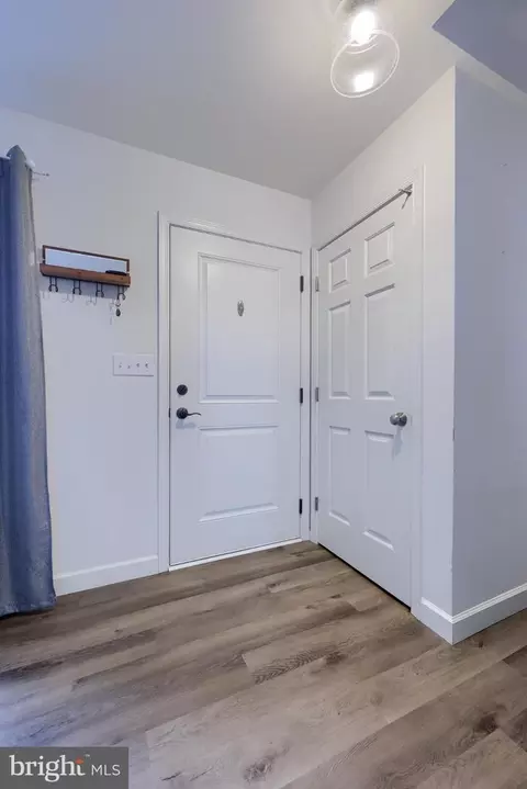 Entry Way - 425 Cardinal Rd, Lititz, PA 17543 photo 1 of 2