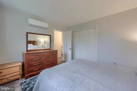 Bedroom - 425 Cardinal Rd, Lititz, PA 17543 photo 3 of 3