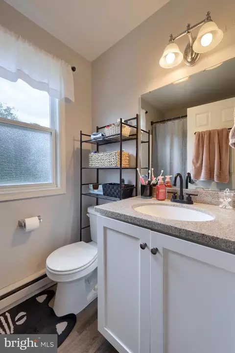 Bath - 425 Cardinal Rd, Lititz, PA 17543 photo 2 of 2
