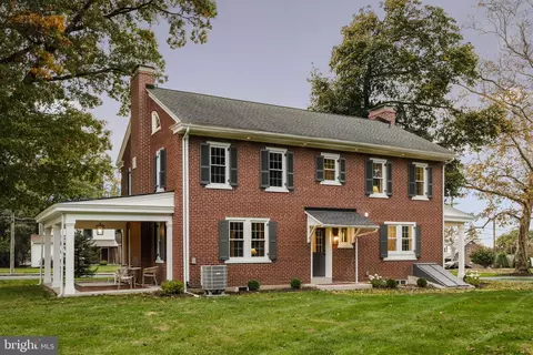 Exterior - 110 E Pine St, Ephrata, PA 17522 photo 7 of 13
