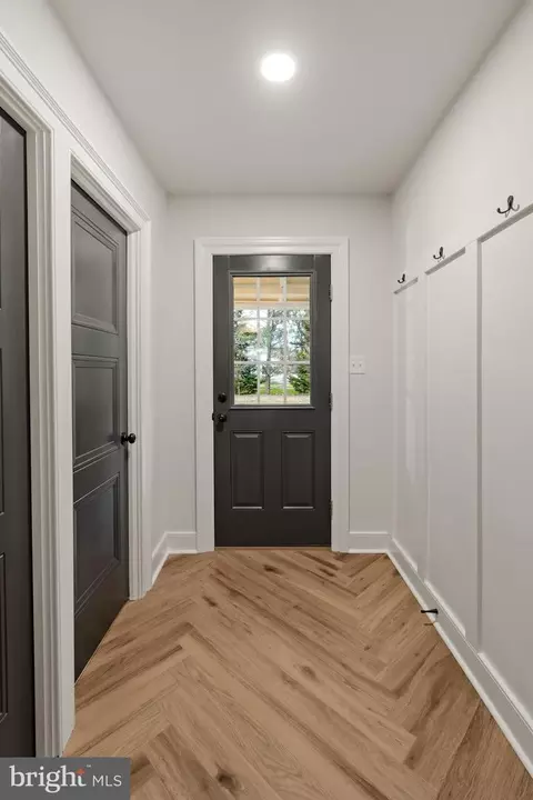 Entry Way - 110 E Pine St, Ephrata, PA 17522 photo 4 of 8