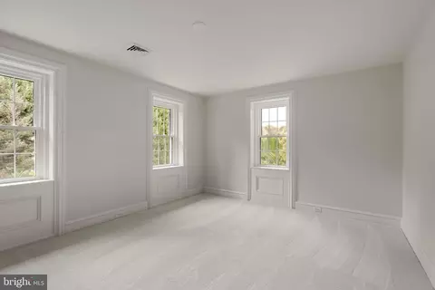 Bedroom - 110 E Pine St, Ephrata, PA 17522 photo 5 of 8