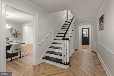 Entry Way - 110 E Pine St, Ephrata, PA 17522 photo 3 of 8