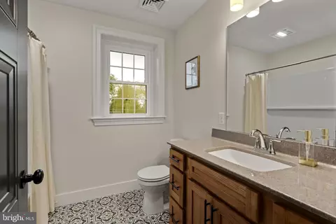 Bath - 110 E Pine St, Ephrata, PA 17522 photo 9 of 11