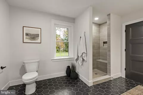 Bath - 110 E Pine St, Ephrata, PA 17522 photo 4 of 11
