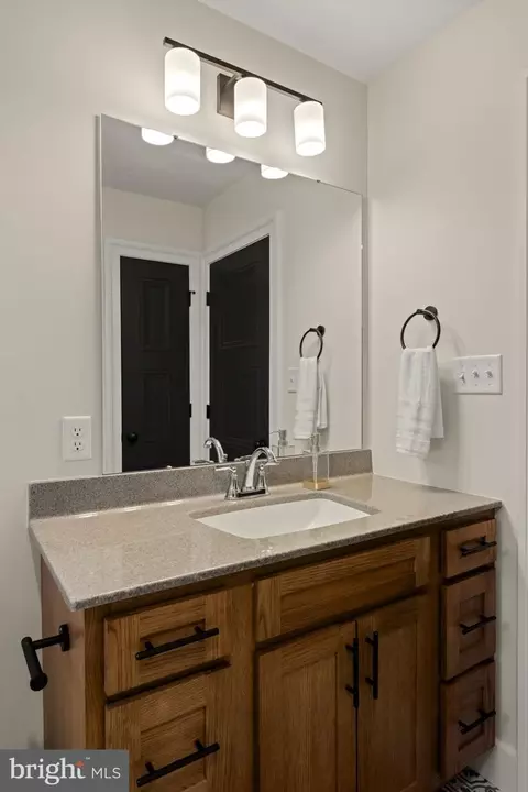 Bath - 110 E Pine St, Ephrata, PA 17522 photo 10 of 11