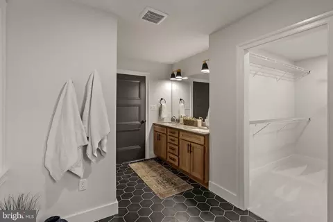 Entry Way - 110 E Pine St, Ephrata, PA 17522 photo 8 of 8