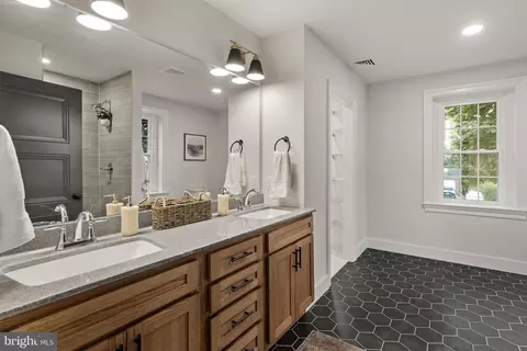 Bath - 110 E Pine St, Ephrata, PA 17522 photo 3 of 11