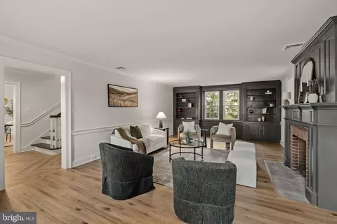 Living - 110 E Pine St, Ephrata, PA 17522 photo 1 of 2