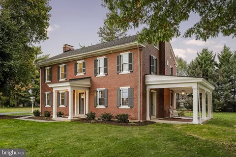 Exterior - 110 E Pine St, Ephrata, PA 17522 photo 4 of 13