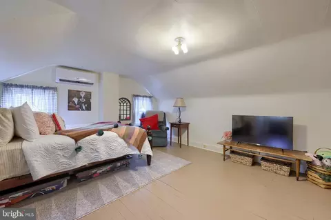Bedroom - 34 E Market St, Lititz, PA 17543 photo 3 of 3