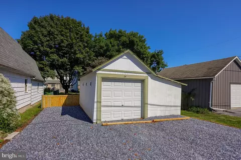 Exterior - 34 E Market St, Lititz, PA 17543 photo 7 of 7