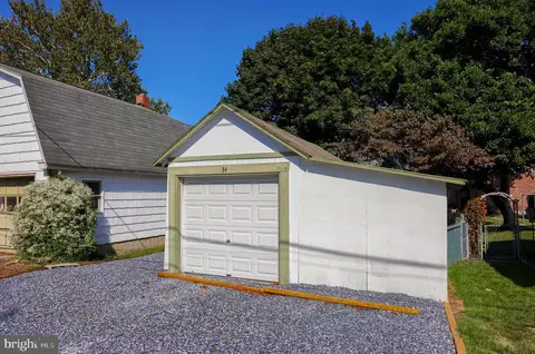 Exterior - 34 E Market St, Lititz, PA 17543 photo 6 of 7