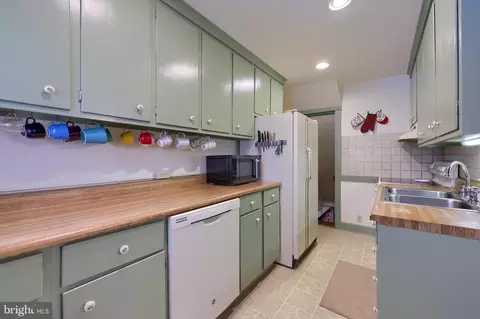 Kitchen - 34 E Market St, Lititz, PA 17543 photo 2 of 2