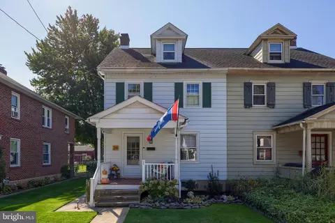 34 E Market St, Lititz, PA 17543