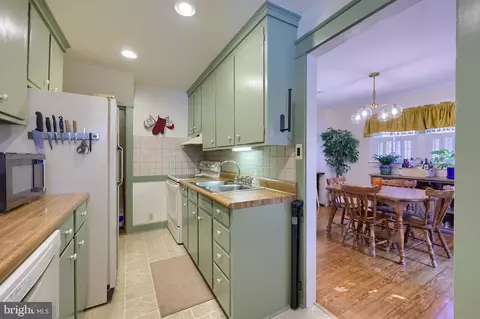 Kitchen - 34 E Market St, Lititz, PA 17543 photo 1 of 2