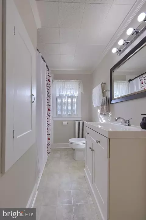 Bath - 34 E Market St, Lititz, PA 17543 photo 1 of 1