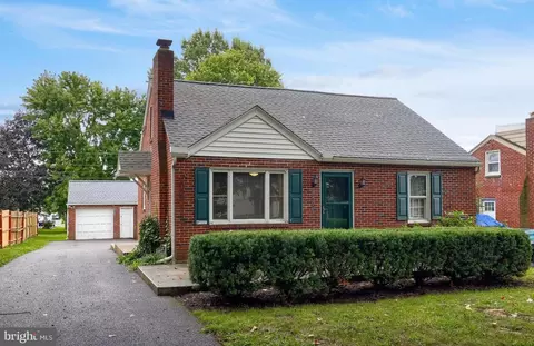 2249 Manor Ridge Dr, Lancaster, PA 17603