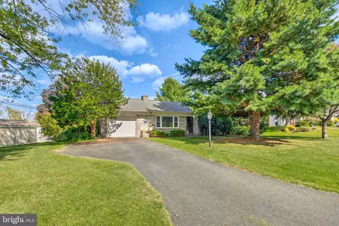 123 Westbrook Dr, Lancaster, PA 17603