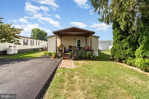 90 Penn Valley Vlg, Lititz, PA 17543 photo 3
