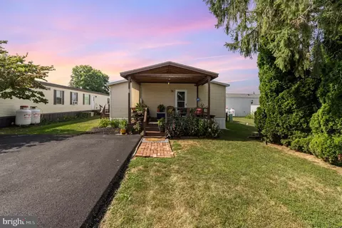 90 Penn Valley Vlg, Lititz, PA 17543