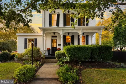 25 W High St, Marietta, PA 17547