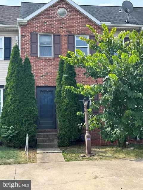 222 Heatherwood Dr, Ephrata, PA 17522