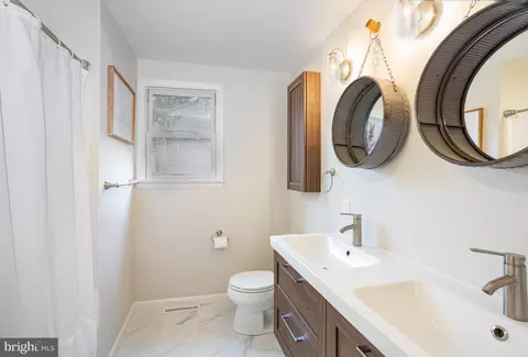 Bath - 129 Forney Dr, Lititz, PA 17543 photo 1 of 1