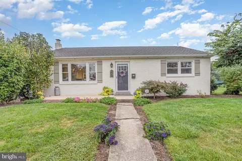 Exterior - 129 Forney Dr, Lititz, PA 17543 photo 8 of 9