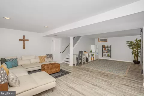 Living - 129 Forney Dr, Lititz, PA 17543 photo 2 of 2