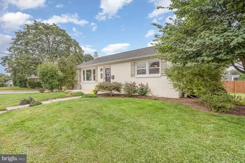 Exterior - 129 Forney Dr, Lititz, PA 17543 photo 4 of 9
