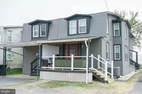 952 W Main St, New Holland, PA 17557