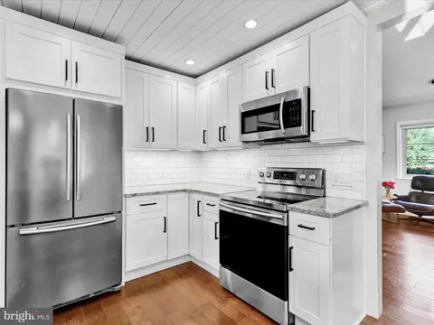 Kitchen - 117 W Oregon Rd, Lititz, PA 17543 photo 3 of 3
