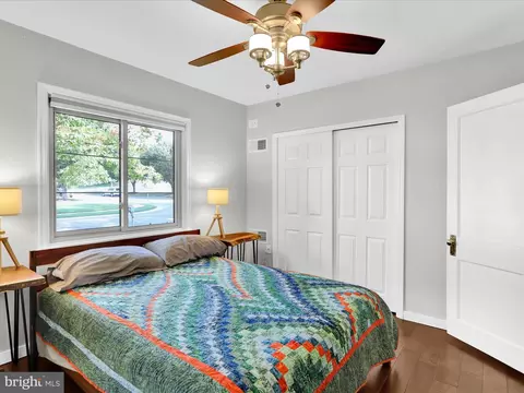Bedroom - 117 W Oregon Rd, Lititz, PA 17543 photo 4 of 5