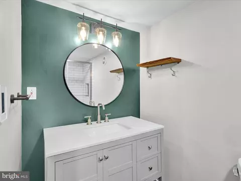 Bath - 117 W Oregon Rd, Lititz, PA 17543 photo 3 of 4
