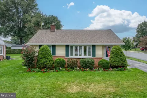 2260 New St, East Petersburg, PA 17520