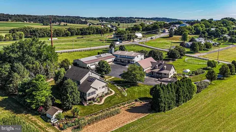112 Maxwell Hill Rd, Morgantown, PA 19543
