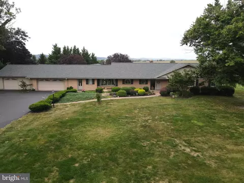 1680 Clear Spring Rd, Mount Joy, PA 17552