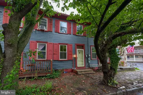 28 E Front St, Marietta, PA 17547