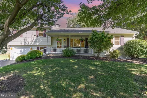 521 Bernhard Ave, Mount Joy, PA 17552