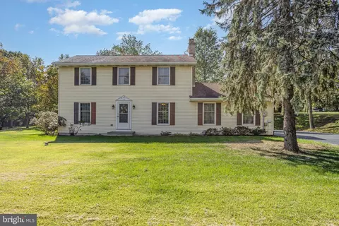 812 Schwanger Rd, Elizabethtown, PA 17022