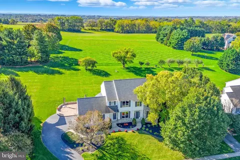 2154 Meadow Ridge Dr, Lancaster, PA 17601