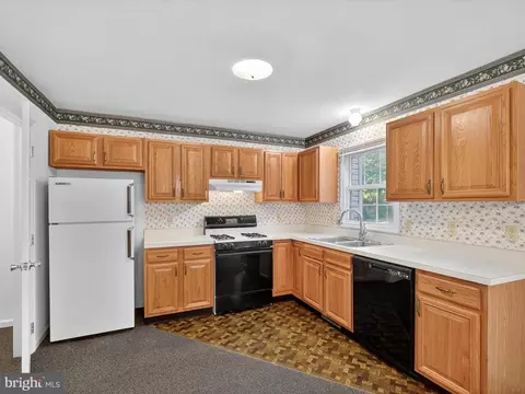 Kitchen - 427 Crosswinds Dr, Lititz, PA 17543 photo 2 of 2