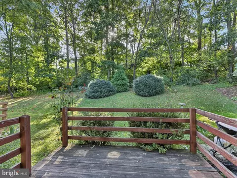 Exterior - 427 Crosswinds Dr, Lititz, PA 17543 photo 4 of 5