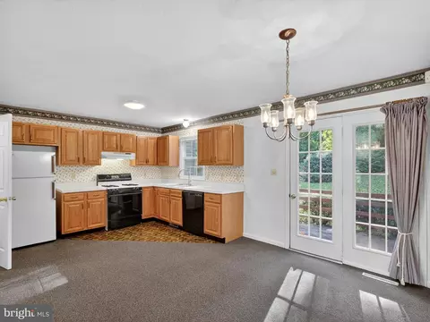 Kitchen - 427 Crosswinds Dr, Lititz, PA 17543 photo 1 of 2