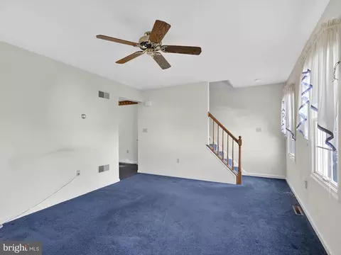 Living - 427 Crosswinds Dr, Lititz, PA 17543 photo 2 of 3