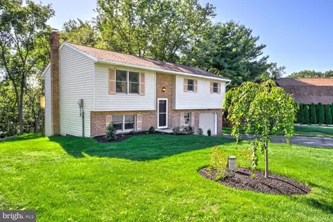 230 Hickory Dr, Lititz, PA 17543 photo 4