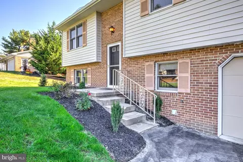230 Hickory Dr, Lititz, PA 17543 photo 5