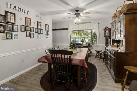 Dining - 671 Snyder Hill Rd, Lititz, PA 17543 photo 3 of 4