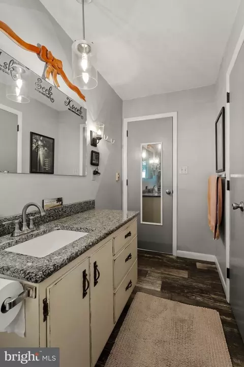 Bath - 671 Snyder Hill Rd, Lititz, PA 17543 photo 3 of 3
